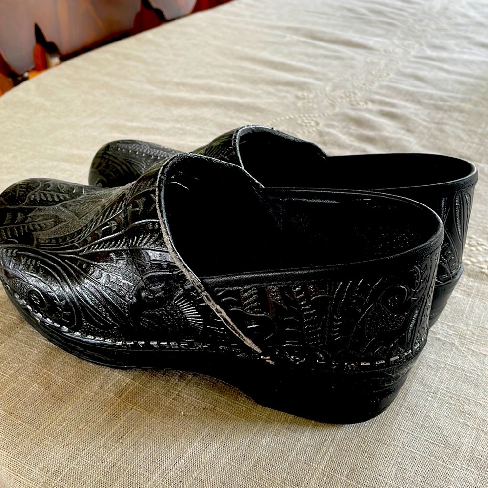 Dansko Professional black tooled clog